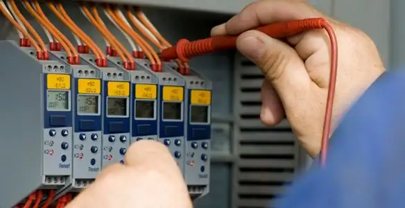 electrical contractors performing professional electrical system testing and configuration in Tampa, FL