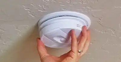 Smoke detector installation service ensuring home safety in Tampa, FL
